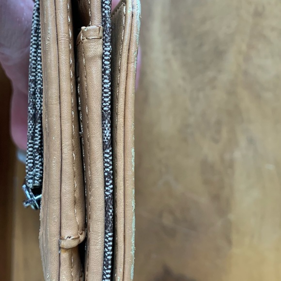 Guess Monogram Wallet - Picture 6 of 6